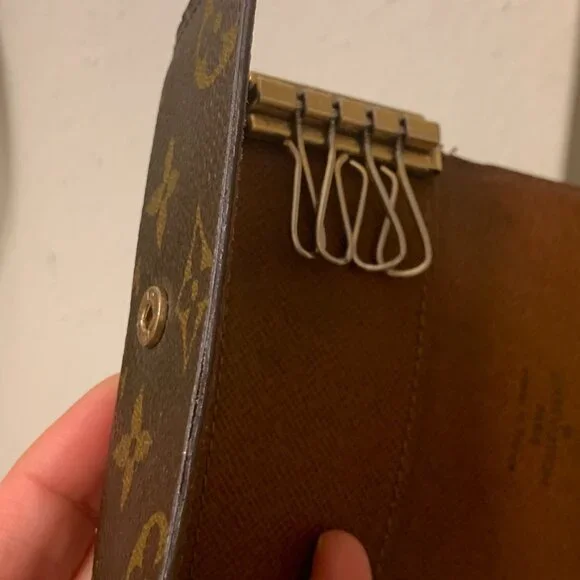 Louis Vuitton Monogram 4 key Multicles Holder Case - Picture 10 of 12